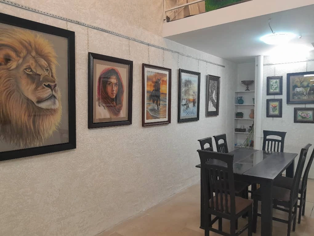 دیوار گالری نقاشی